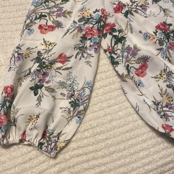 WOMEN’S We’re All Pretty Girls top. White with floral. Size M - Picture 3 of 7